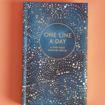 One Line a Day: A Five-Year Memory Book - Chronicle Books