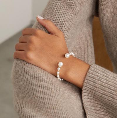 White Impromptu 14-karat gold pearl cuff Anissa Kermiche