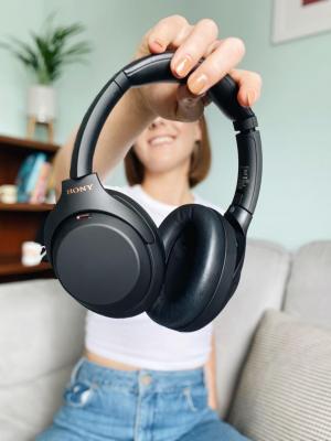 Sony WH-1000XM4 Noise Cancelling Wireless Bluetooth NFC High Resolution Audio Over-Ear Headphones with Mic/Remote