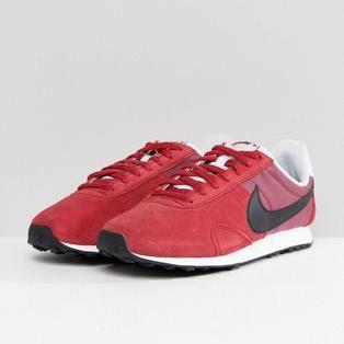 Nike Pre Montreal 17 Trainers In Red 898031-600