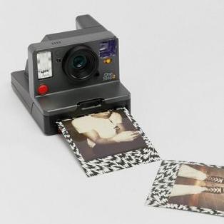 Polaroid Originals Polaroid One Step 2 Camera in Graphite with Viewfinder