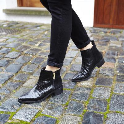 SABRE KG KURT GEIGER