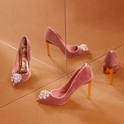 PEETCH Brooch embellished courts - Ted Baker