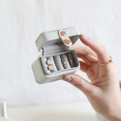 Lisa Angel Petite Travel ring box grey
