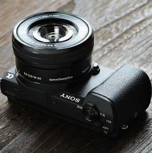 Sony α5100 E-mount camera with APS-C sensor