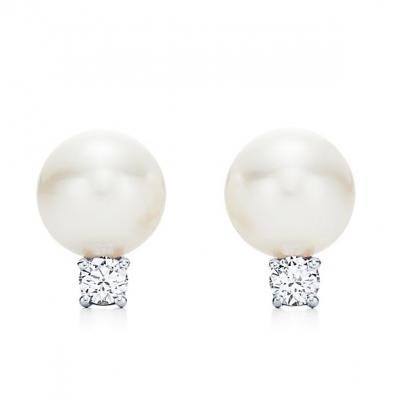Tiffany Signature® Pearls Stud Earrings in White Gold with Diamonds, 7-7.5 mm Tiffany & Co.