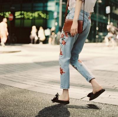 MOTO Flower Embroidered Mom Jeans - Topshop