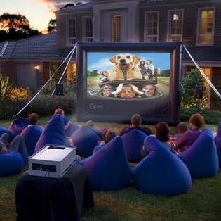HOST AN OUTDOOR MOVIE NIGHT PARTY