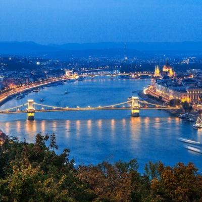 Walk across Budapest Chain Bridge