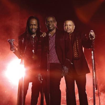 Boogie to Earth Wind & Fire in concert