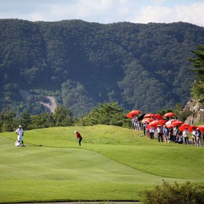 Attend a major golf tournament