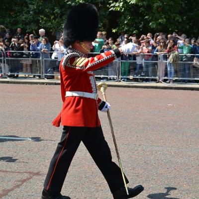 Witness Changing of the Guard (Buckingham Palace)