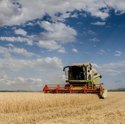 Drive a combine harvester