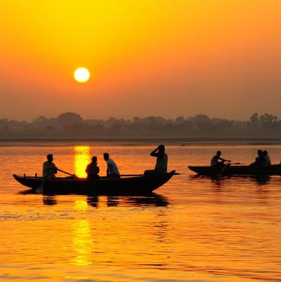 Ride in a traditional wooden boat (vanchi) in India