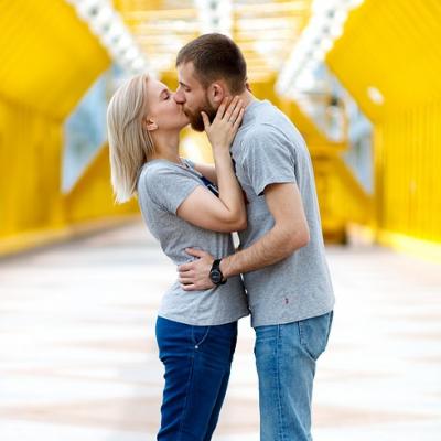 Kiss a Random Stranger