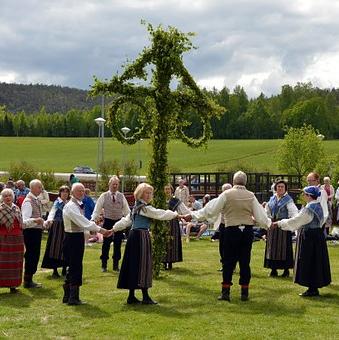 Dance around a Maypole