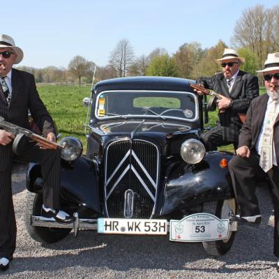 Dress up as a mobster