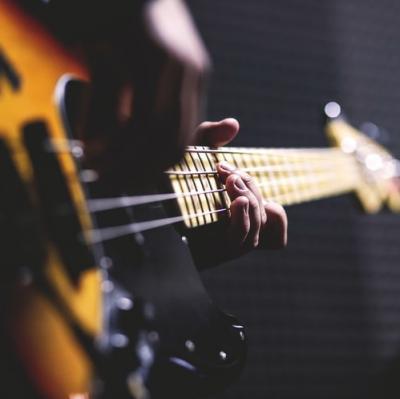 Play 100 guitar tunes