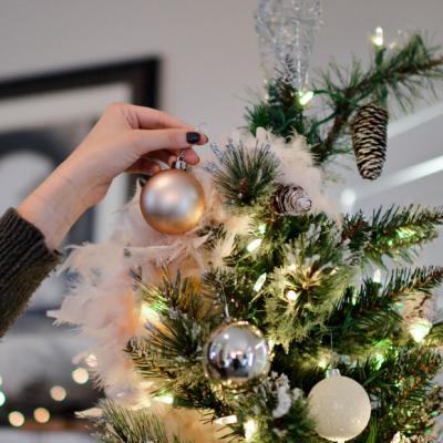 Decorate a Christmas Tree
