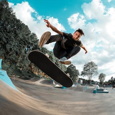 Do a Kick-Flip (Skateboarding)