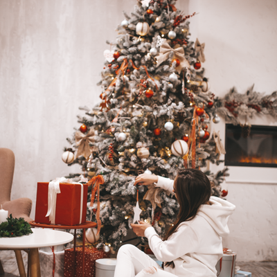 Decorate a Christmas tree