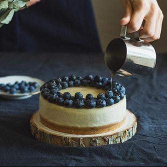 Make blueberry cheesecake