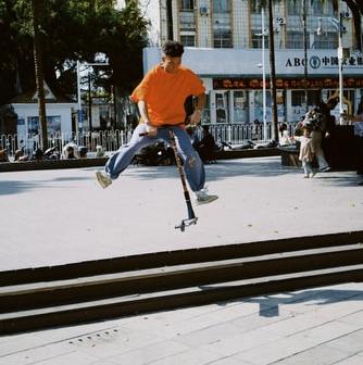 Master A NO-FOOTER trick jump on a scooter