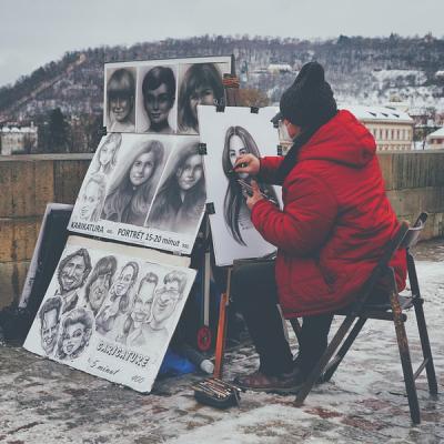 Have my portrait drawn by a sketch artist