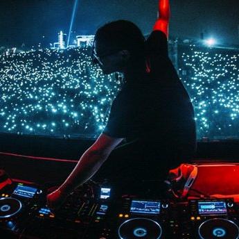 See Skrillex perform live