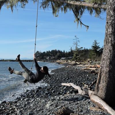 Try out a rope swing