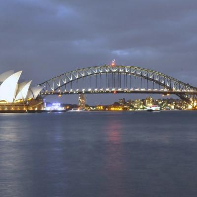 Walk over Sydney Harbour Bridge