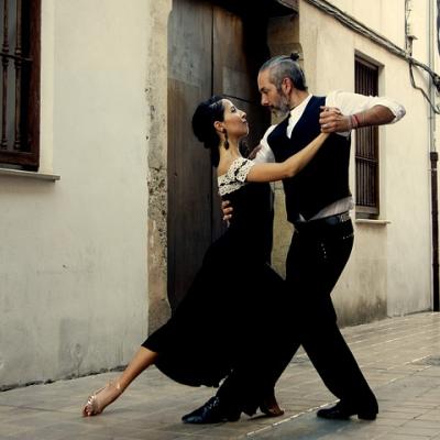 Dance the tango