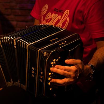Play a Bandoneón