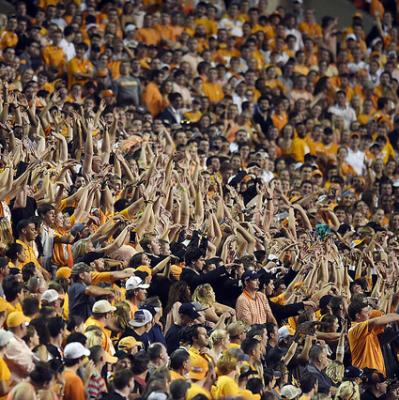 Start a stadium wave